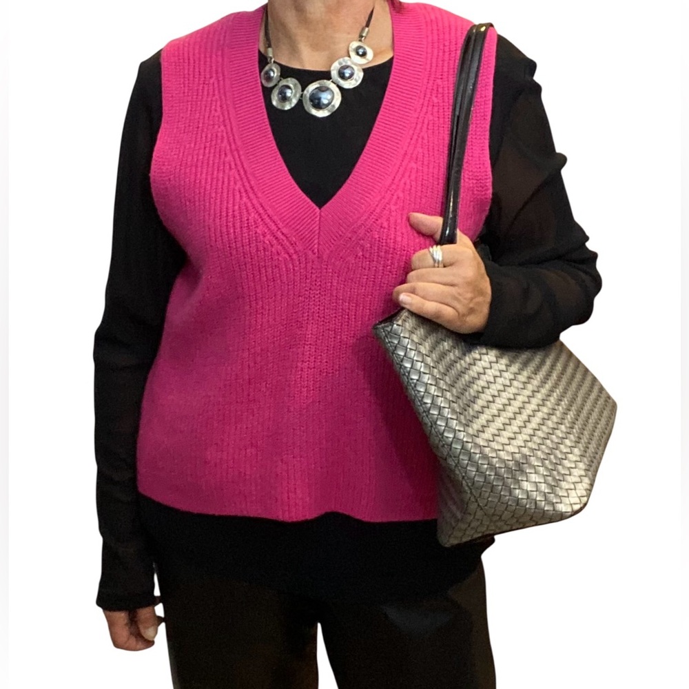 100% merino wool Vibrant Pink V-Neck Sweater Vest EUC LARGE